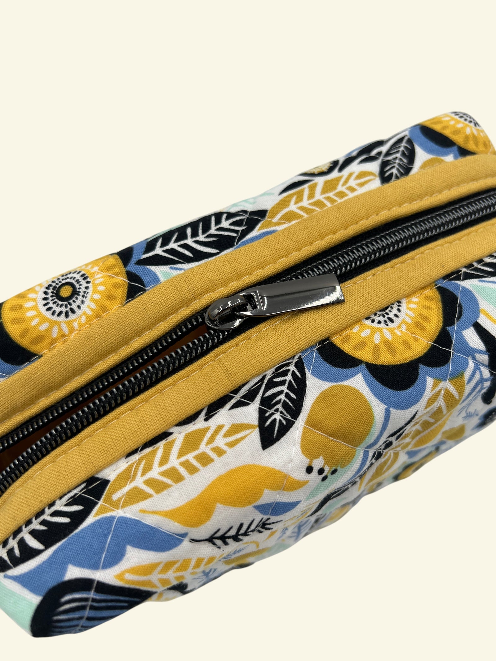 Blue and Gold Wildflower Holland pouch, close-up of the yellow top zipper and pull — handmade by The Cozy Daisy