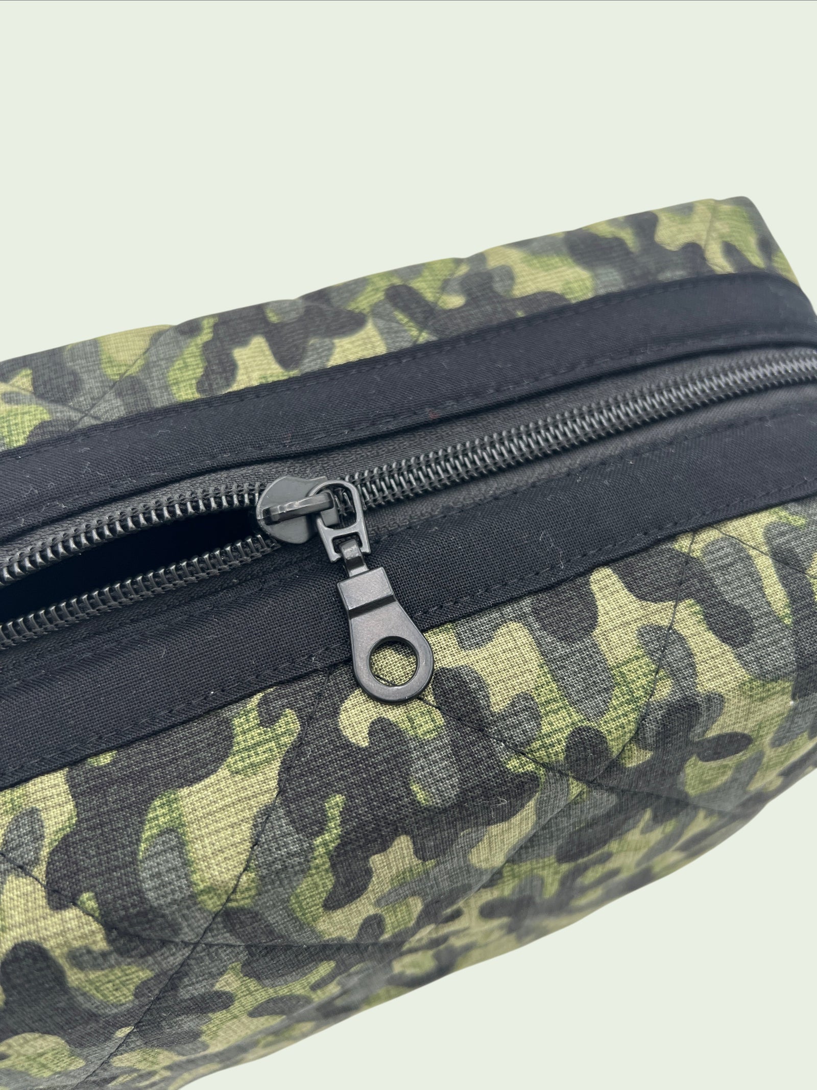 Camouflage Holland pouch, close-up of the top zipper and pull tab — handmade by The Cozy Daisy