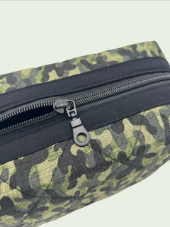 Camouflage Holland pouch, close-up of the top zipper and pull tab — handmade by The Cozy Daisy