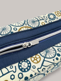 Wheels Go Round Holland pouch, close-up of the top zipper and pull tab — handmade by The Cozy Daisy