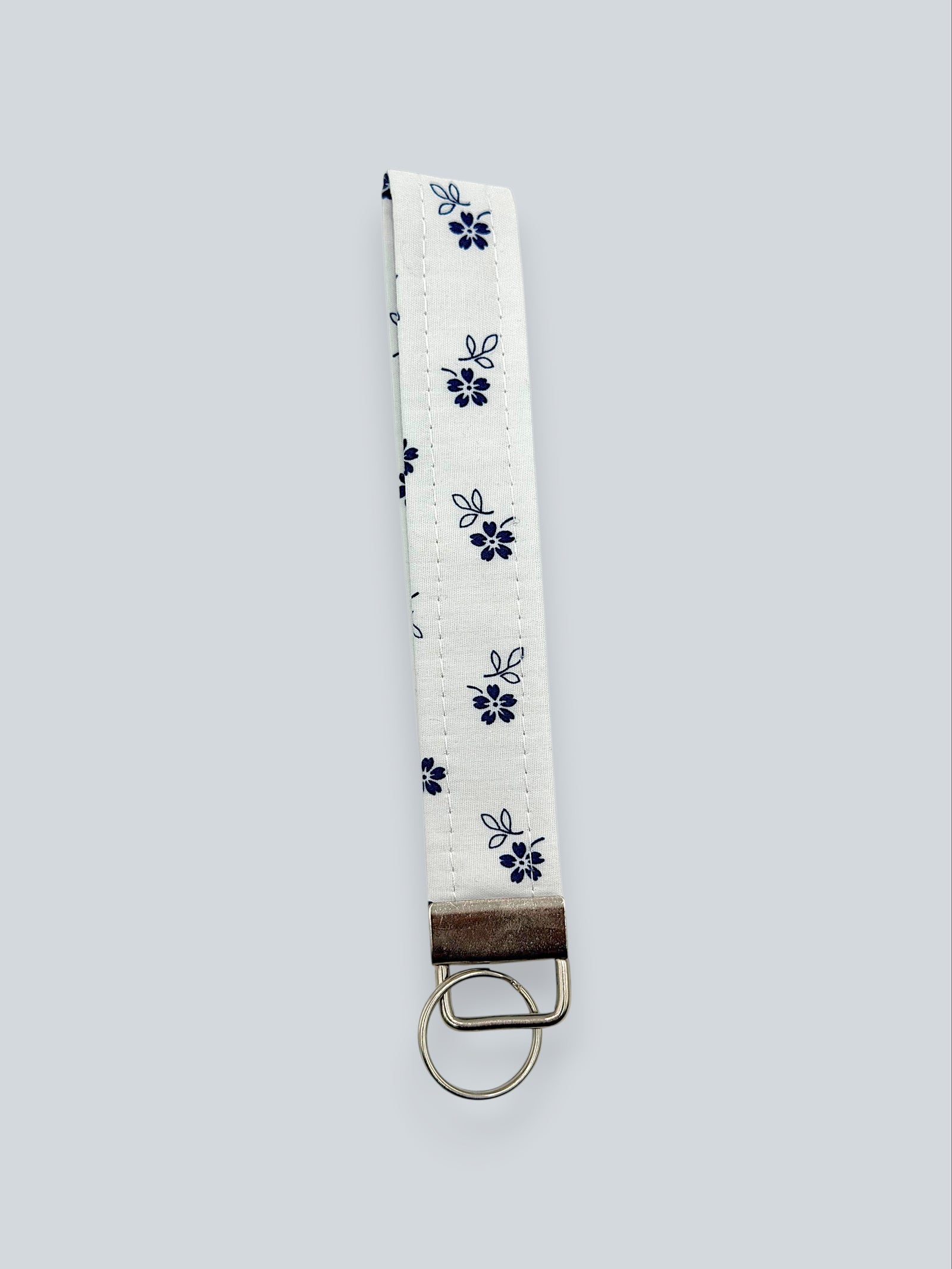 Wristlet — Blue Daisy — outside